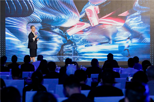 3.黄永才演讲图.jpg
